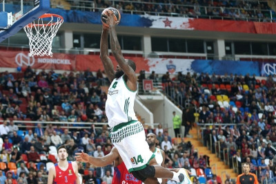 Το τρομερό κάρφωμα του Γκιστ από ασίστ Διαμαντίδη (video)