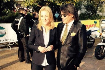 Μαραθώνιος Αθήνας 2016: Ο Ψινάκης βοήθησε τη Δούρου να πατήσει την σκανδάλη