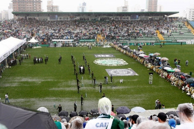 Ράγισαν καρδιές στο τελευταίο «αντίο» των αδικοχαμένων της Σαπεκοένσε! (photos)