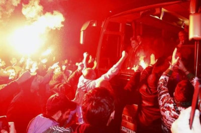 ΤΡΕΛΗ αποθέωση στον θριαμβευτή Παναθηναϊκό (vids)