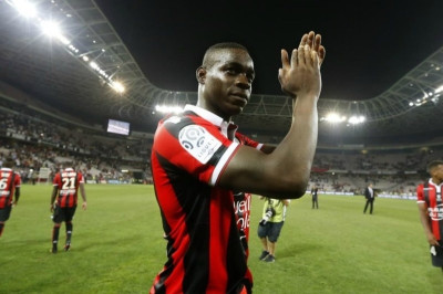 Σοκ! Απίστευτη ρατσιστική επίθεση στον Μπαλοτέλι! (video)