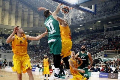 Αυτή είναι η επική καρφωματάρα του Παππά! (video)