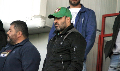 Νύκταρης: «Να ανοίξει τα πόδια ο Καρυπίδης;»