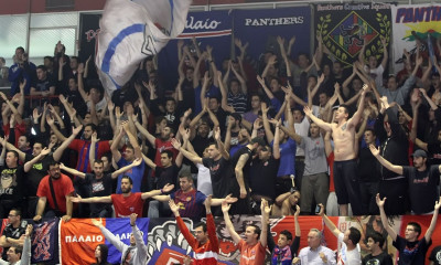 Οπαδοί του Πανιωνίου και του Εθνικού τραγουδούν υπέρ των αντιπάλων τους!