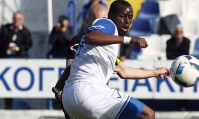 Mamma mia! Τι γκολάρα πέταξε ο 40χρονος Καμαρά!