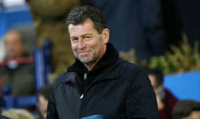 Βλέπει Σωκράτη και Μήτρογλου ο Σκίμπε