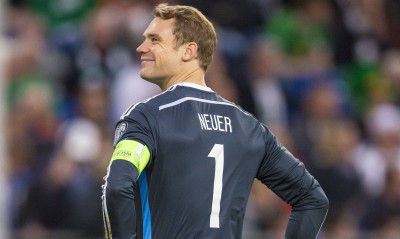 Βγήκε με πατερίτσες ο Νόιερ (photo)