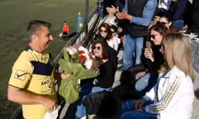 Έκανε πρόταση γάμου και πήρε κίτρινη κάρτα!