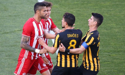 ΑΕΚ-Ολυμπιακός: Ένταση και διαμαρτυρίες