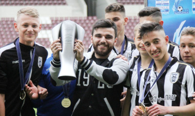 Οι μικροί του ΠΑΟΚ σήκωσαν την κούπα της Κ15