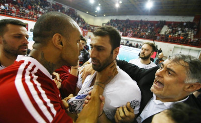 Ολυμπιακός-ΠΑΟΚ: Έτσι «αρπάχτηκαν» Αγκάμεζ-Ανδρεάδης