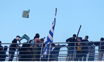 Σοκαριστικά βίντεο από τα άγρια επεισόδια στον τελικό Κυπέλλου