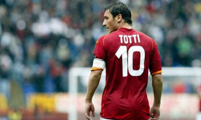 Αντίδραση Σπαλέτι στην απόσυρση της φανέλας του Τότι: «Θα την ψάχνω στο νεκροταφείο!»