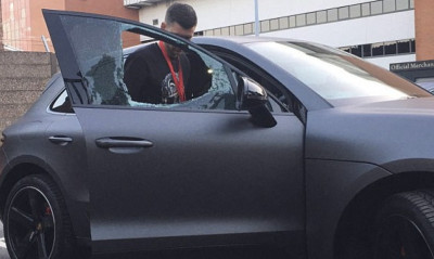 Σοκ: Άγνωστοι επιτέθηκαν στο αμάξι του Κοουτίνιο!