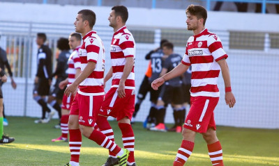 Με το στυλό στο χέρι τρεις παίκτες!