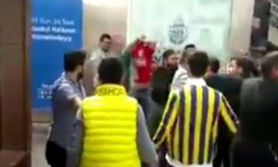 Final 4: Νέο επεισόδιο στην Πόλη - Πέσιμο οπαδών της Φενέρ στους φίλους του Ολυμπιακού (video)