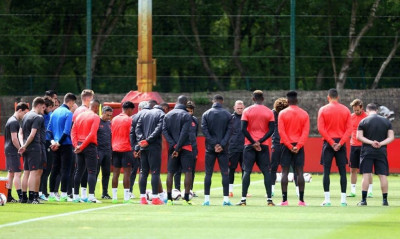 Θλίψη στην Μαν. Γιουνάιτεντ και ενός λεπτού σιγή! (video)