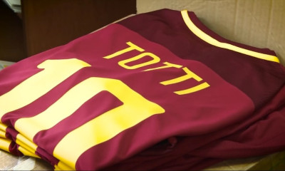 Η ειδική φανέλα στο «αντίο» του Τότι: «Μία ομάδα για μία ζωή» (video)