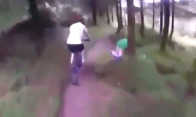 Επικό! Ζευγάρι το έκανε στο δάσος και τους… ανακάλυψαν ποδηλάτες!