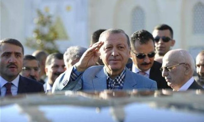 Σοκ στην Τουρκία: Κατέρρευσε ο Ερντογάν μέσα στο τζαμί