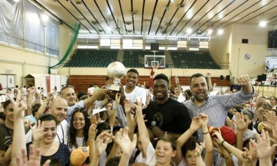 «Τρέλα» για τους Αντετοκούνμπο στη Γλυφάδα