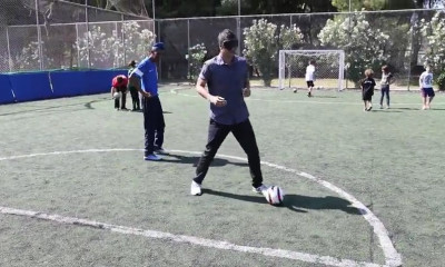 Football for Friendship: Ο Τάκης Φύσσας δίπλα στο Αθλητικό Σωματείο ΑΜΕΑ «Κεραυνός»