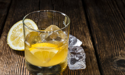 Εύκολο κοκτέιλ για να πίνεις το oυίσκι σου το κατακαλόκαιρο