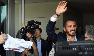 Έδωσαν τα χέρια Μίλαν και Μπονούτσι! (vid)