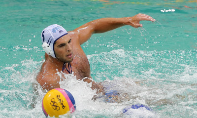 Ελλάδα: Υποκλίθηκε στην ανωτερότητα των Σέρβων