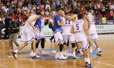 Ελλάδα: Σήκωσέ το, το… τιμημένο!