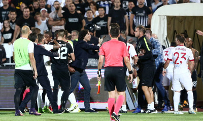 Παρτιζάν - Ολυμπιακός: Η βροχή αντικειμένων από άλλες… γωνίες!