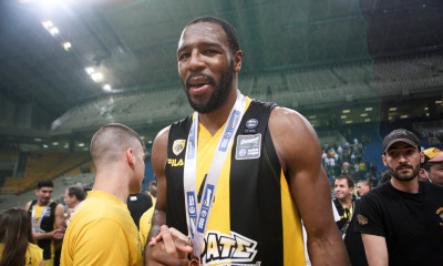 Ανανέωσε με Ελόνου η ΑΕΚ