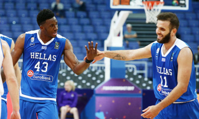 Ο Νίκος τη δουλειά του, ο Θανάσης τη δικιά του!