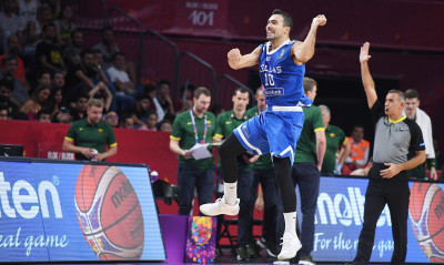 Σλούκας: «Η πραγματική Ελλάδα είναι αυτή που βρίσκεται στους "8"»