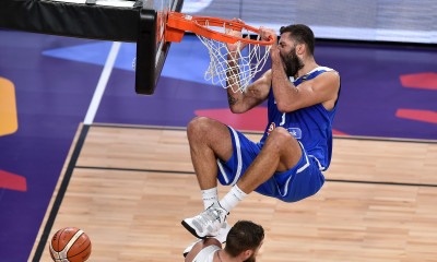 Ευρωμπάσκετ 2017: Ξεχωρίζει η καρφωματάρα του Μπουρούση στο ΤΟΡ 5 (video)