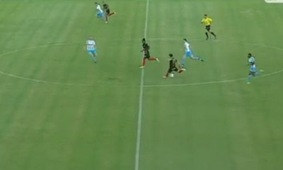 Επικό γκολ πίσω από τη σέντρα στην Κύπρο (vid)