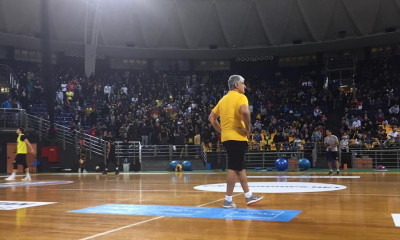 Άρης: Αποθέωση για Γιαννάκη και παίκτες (video)