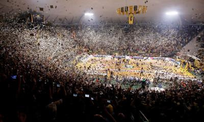 Πανικός στο Αλεξάνδρειο και αποθέωση Γιαννάκη (vid)