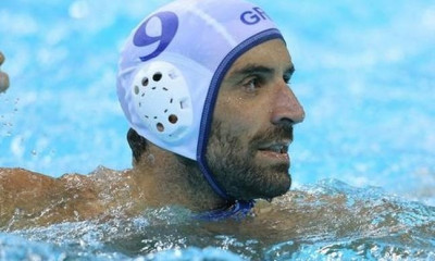 Ξαναβάζει σκουφάκι ο Αφρουδάκης