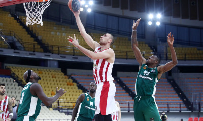 Ολυμπιακός: «Έδεσε» τον Μιλουτίνοφ