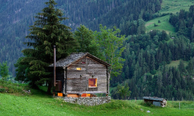 Γίνεται να μην ερωτευτείς αυτό το καλύβι στη μέση του πουθενά;