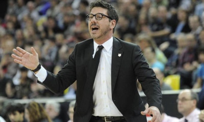 Απίστευτα πράγματα! Πέταξαν ποπ κορν στον Κατσικάρη οι οπαδοί!