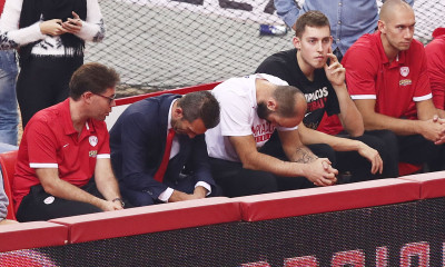 Ολυμπιακός-Παναθηναϊκός Superfoods: Αποδοκιμασίες στο ΣΕΦ και συνθήματα για Τόμιτς