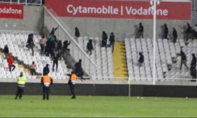 Σοβαρά επεισόδια και πολύ ξύλο στο Ομόνοια-ΑΠΟΕΛ!  (pics, vid)