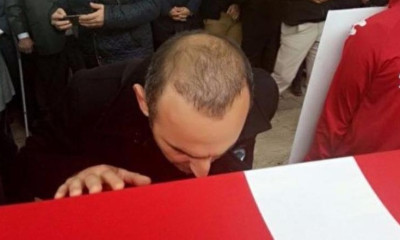 Συγκινητικές στιγμές στην κηδεία του Ναϊμ Σουλεϊμάνογλου με τον Βαλέριο Λεωνίδη (vid)