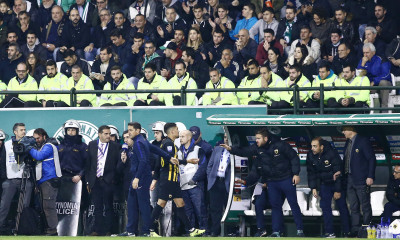 Παναθηναϊκός-ΑΕΚ: H απαράδεκτη χειρονομία του Χιμένεθ στη Λεωφόρο (pics)