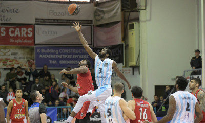 «Σύρραξη» στο Κολοσσός - Ολυμπιακός: «Αρπάχτηκαν» Γεωργαλής και Παπαπέτρου! (vid)