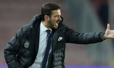 Σπάρτα Πράγας: Επικό! Οπαδοί έδωσαν εισιτήριο χωρίς επιστροφή στον Στραματσόνι