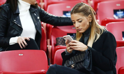 Η φωτογραφία-ΕΠΟΣ της καστανόξανθης στο Ολυμπιακός-Γιουβέντους