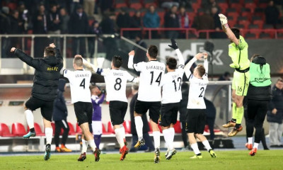 Αυτό το πήρες χαμπάρι; Η ΑΕΚ έβγαλε αναμνηστική φωτογραφία με… 10 παίκτες! (photo)